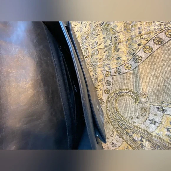 Black BDG Urban Outfitters Messenger Style Crossbody Bag 💼 with Gold Hardware - Picture 5 of 8